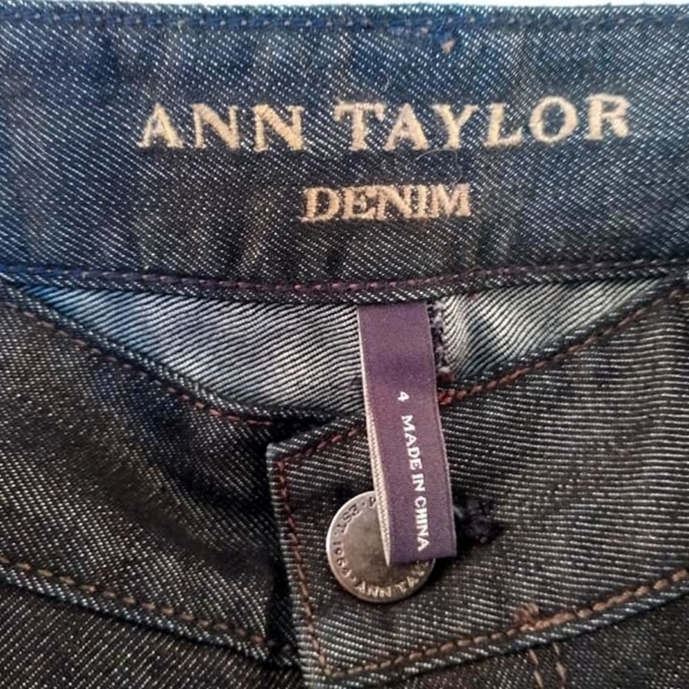 Anne Taylor Dark Denim Flare Leg Jeans Size 4